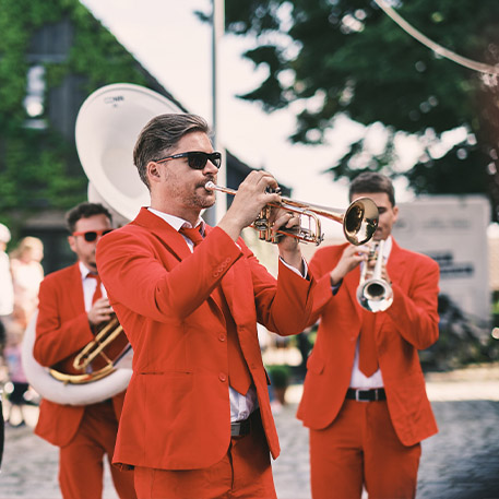 Hochzeitsfotos Bamberg Hochzeitsband mit Trompete und anderen Blasinstrumenten