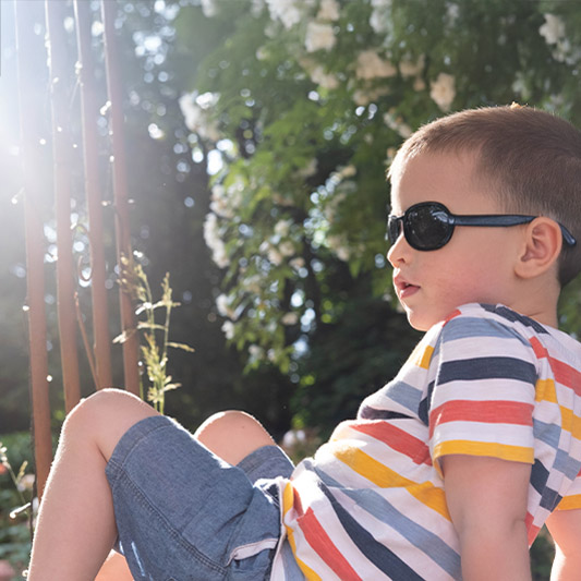 Familienfotos Bamberg Junge mit Sonnenbrille