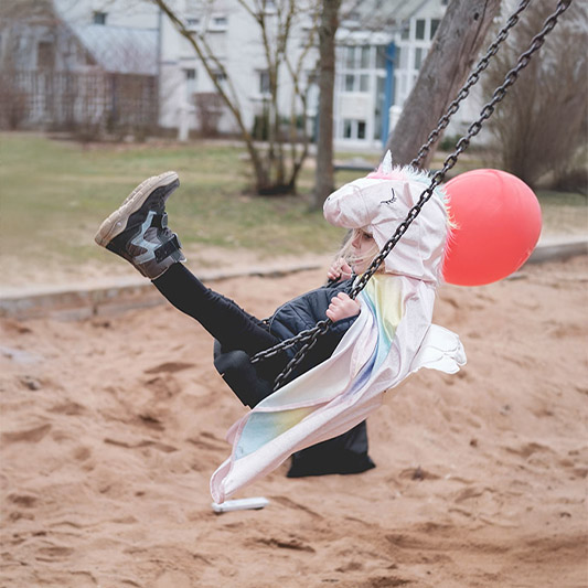 Familienfotos Bamberg Familienfotos Kind schaukelt